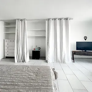 https://room-tierra-wifi-free-private-bathroom-central-town.in-canary-islands.com